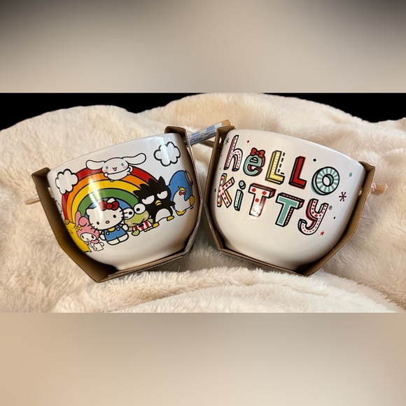 Hello Kitty Ramen Bowls set of 2 - one holiday and one Hello Kitty & Friends NWT - Picture 2 of 3